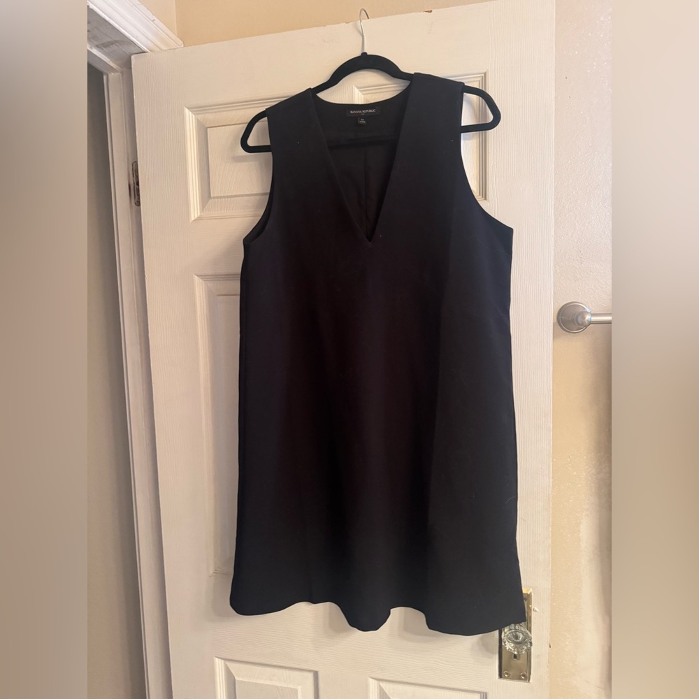 Banana Republic Black Sleeveless Shift Dress